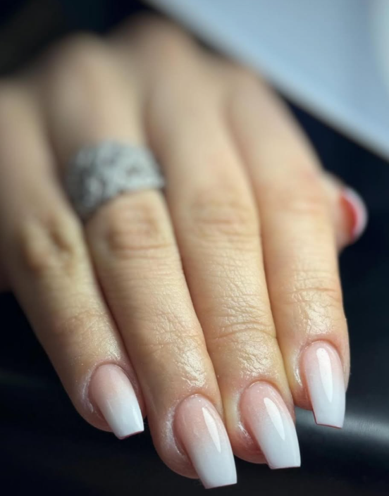 Uñas baby boomer ombré